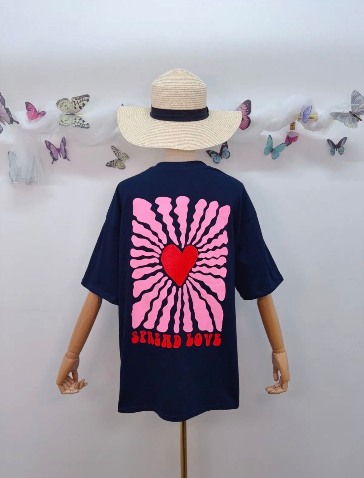 T-Shirt Spread Love