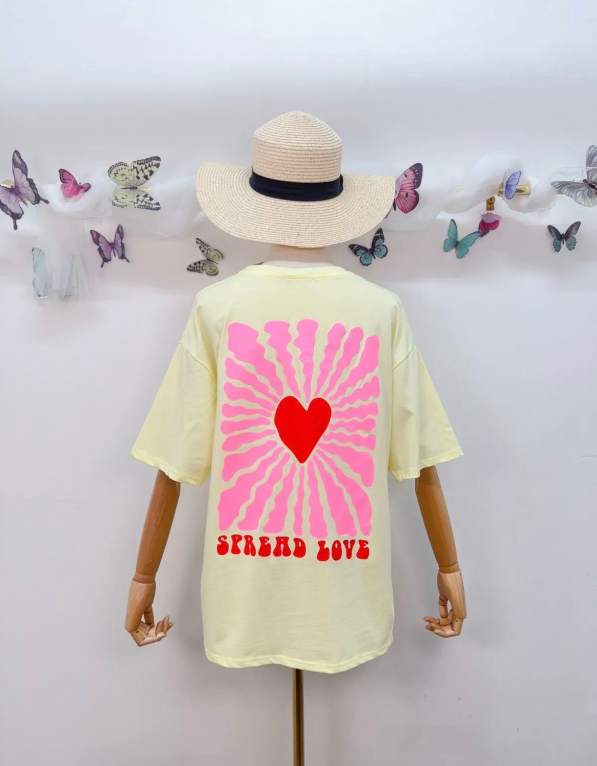 T-Shirt Spread Love