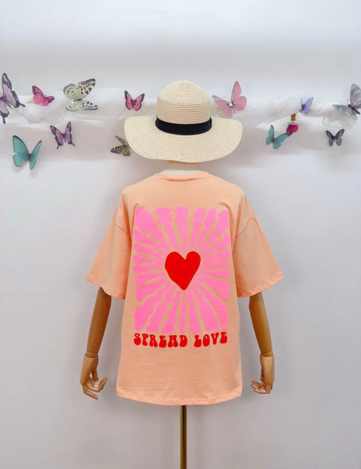 T-Shirt Spread Love