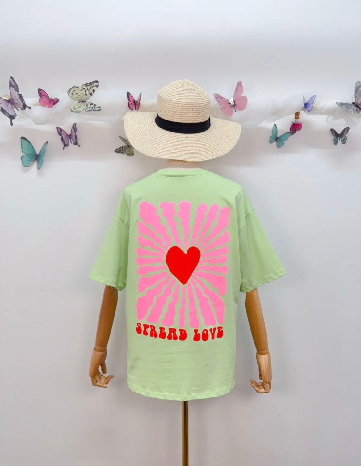 T-Shirt Spread Love
