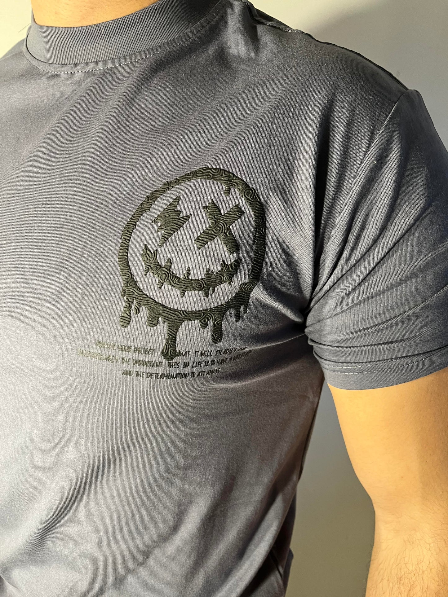 Tee-shirt smiley gris